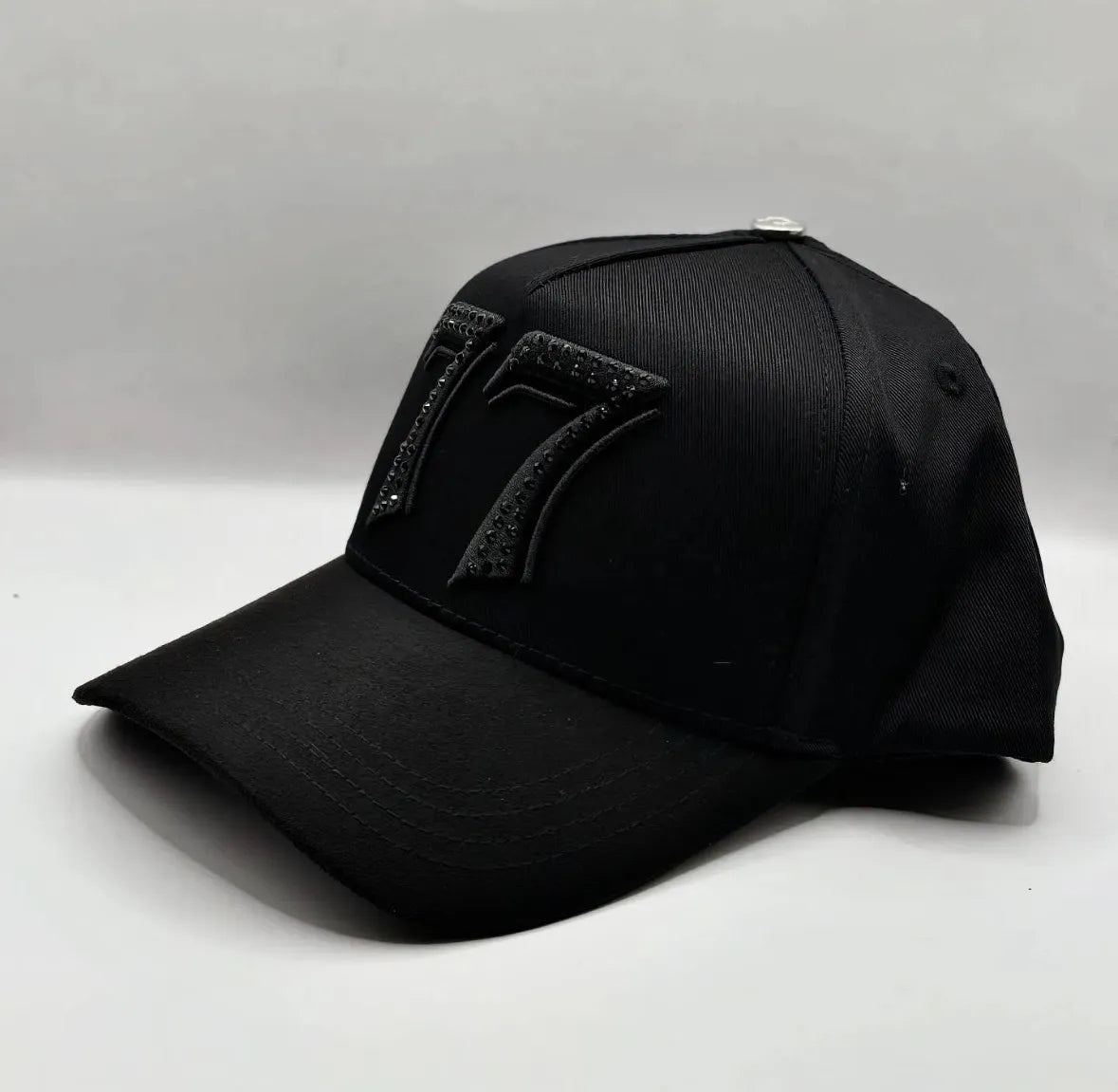 Barbas Hats 77 X Fuerza Regida